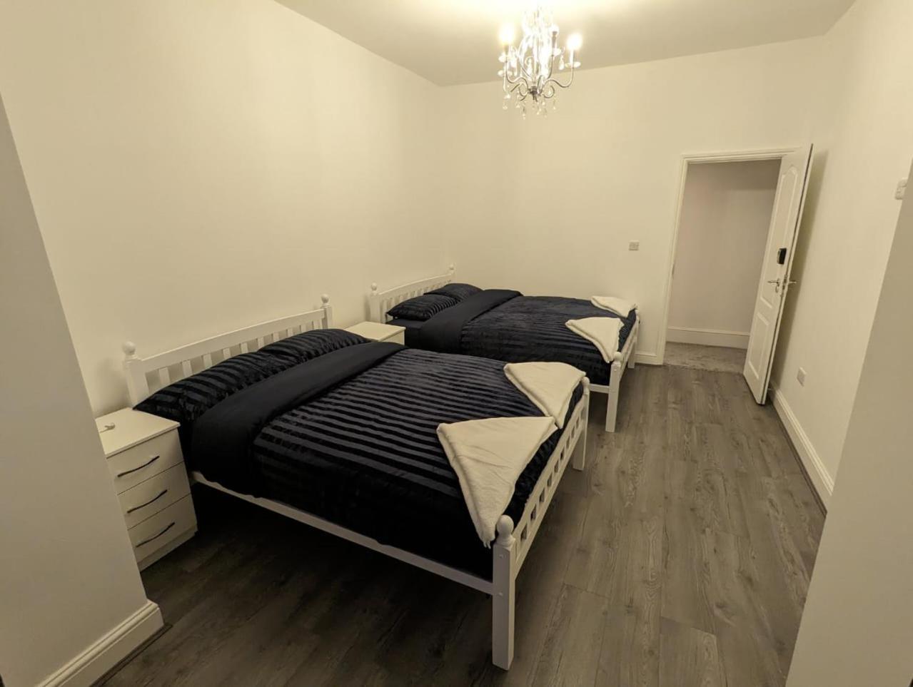 Rayan'S Lodge Stratford Лондон Екстер'єр фото