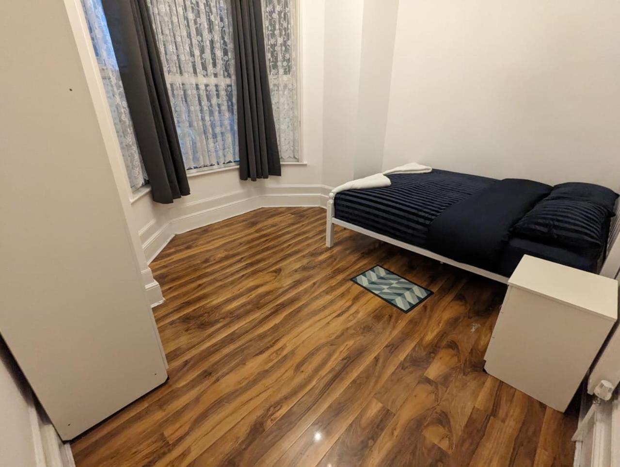 Rayan'S Lodge Stratford Лондон Екстер'єр фото